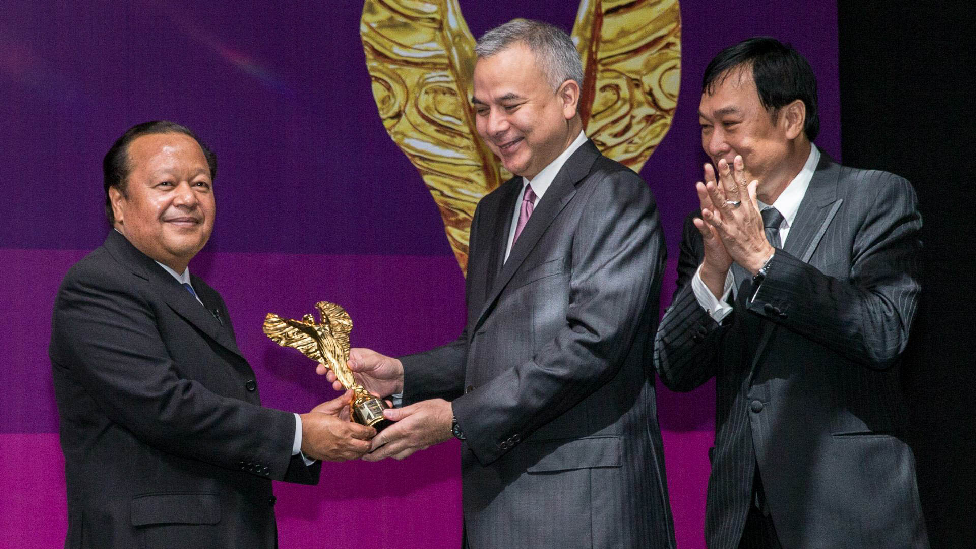 15-International-Lifetime-Achievement-award-from-HRH-Sultan-of-Perak-Malaysia-2012